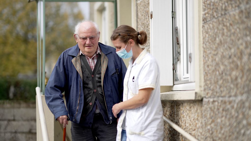 Aide patient à marcher